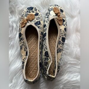 Asian design ballet flat
